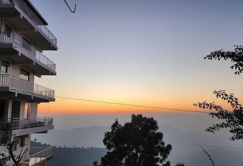 Отель Him Hilton Luxury