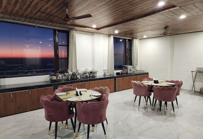 Отель Him Hilton Luxury