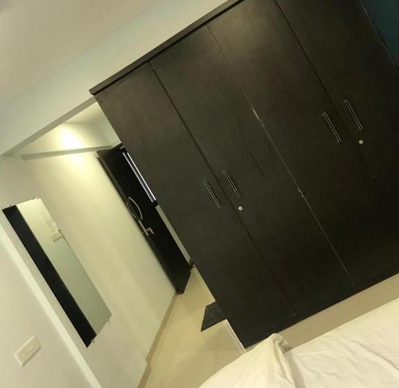 Отель Hooliv Ariana