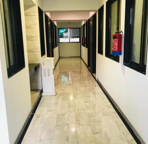 Отель Hooliv Ariana