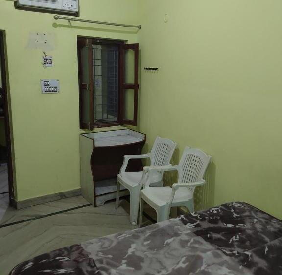 ホテル O Madhur Tourist Lodge