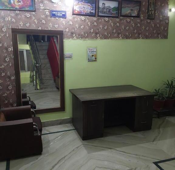 ホテル O Madhur Tourist Lodge