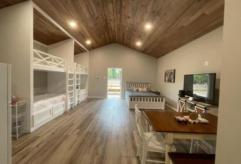 בית מלון כפרי Ol’ Mel’s Farm