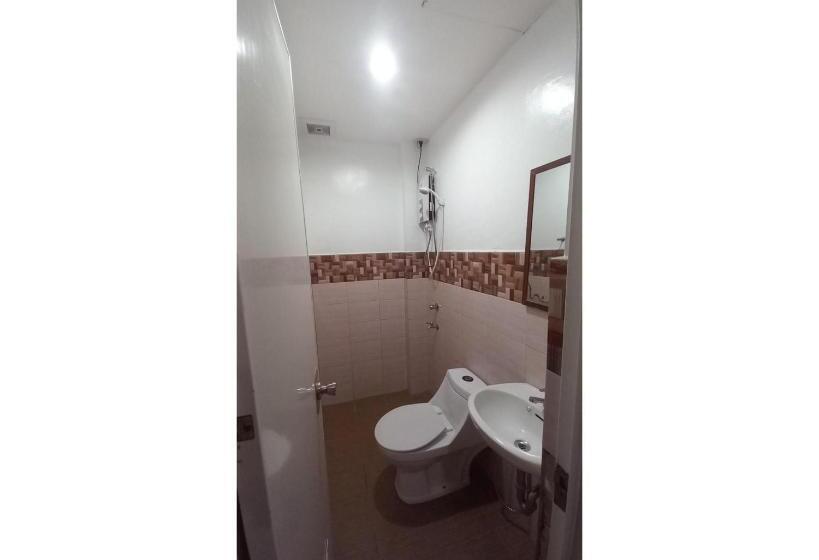 هتل Oyo 1037 Lendes Tourist Inn Main