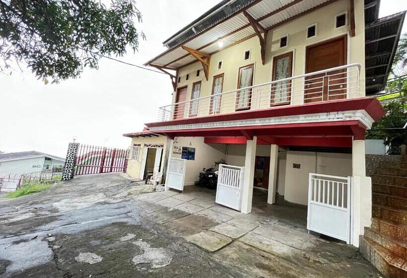 Отель Oyo 93422 Villa Tirto