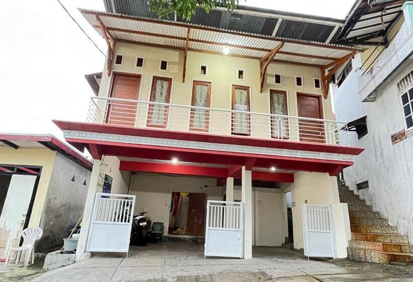 Отель Oyo 93422 Villa Tirto