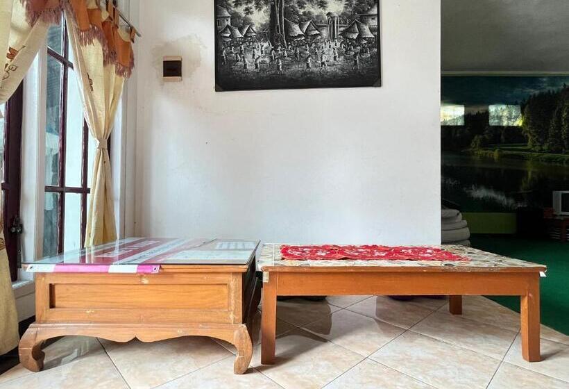 Отель Oyo 93422 Villa Tirto