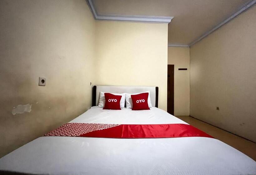 ホテル Oyo 93422 Villa Tirto