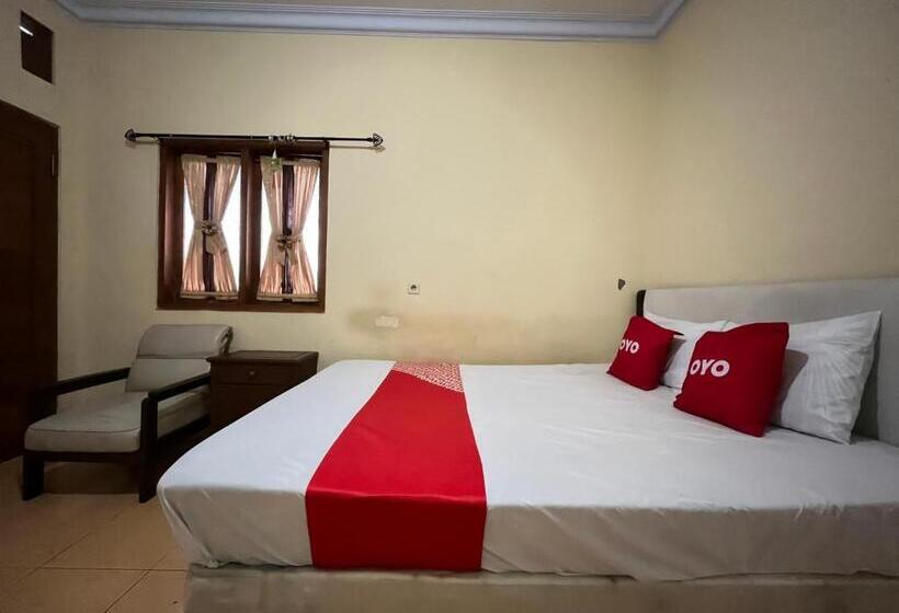 Отель Oyo 93422 Villa Tirto
