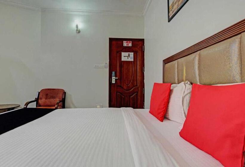 בית מלון כפרי Oyo Thirumala Comfort & Lodging