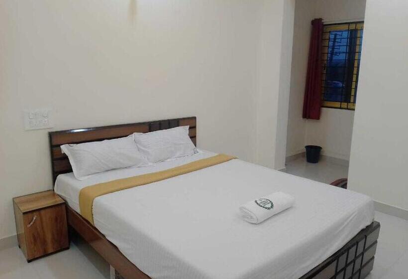 בית מלון כפרי Oyo Thirumala Comfort & Lodging