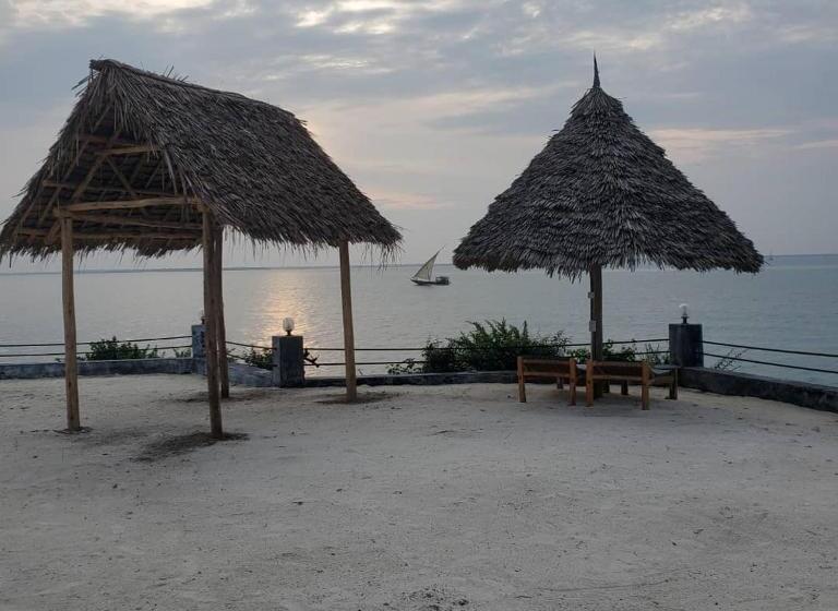 בית מלון כפרי Paradise City