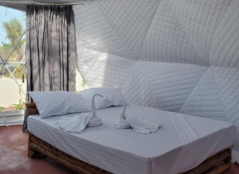 בית מלון כפרי Paradise City