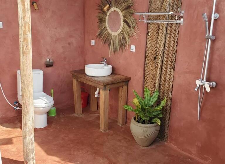 בית מלון כפרי Paradise City