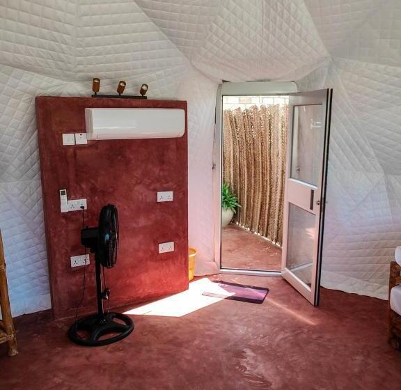 בית מלון כפרי Paradise City