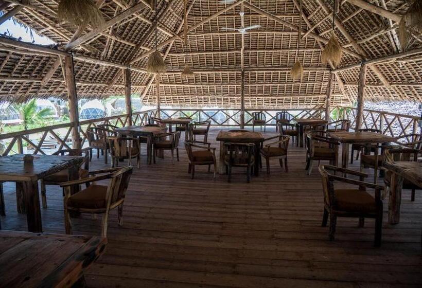 בית מלון כפרי Paradise City