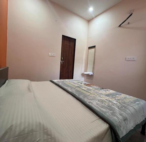 Отель Shree Laddo Gopal Dham