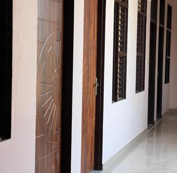 Отель Shree Laddo Gopal Dham