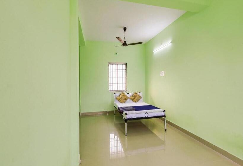 فندق Spot On The Green Park