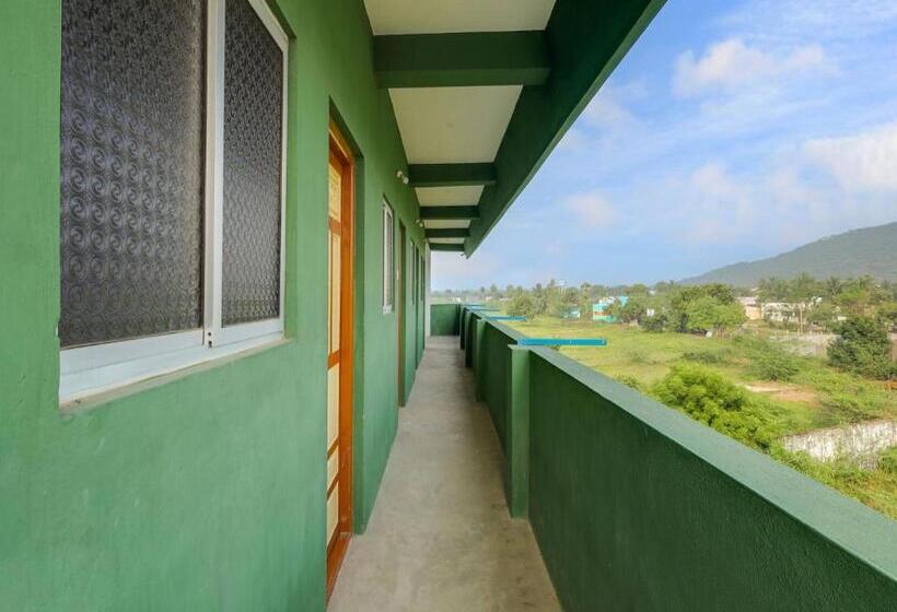 فندق Spot On The Green Park