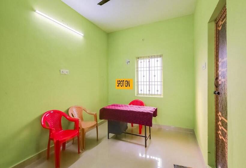 فندق Spot On The Green Park