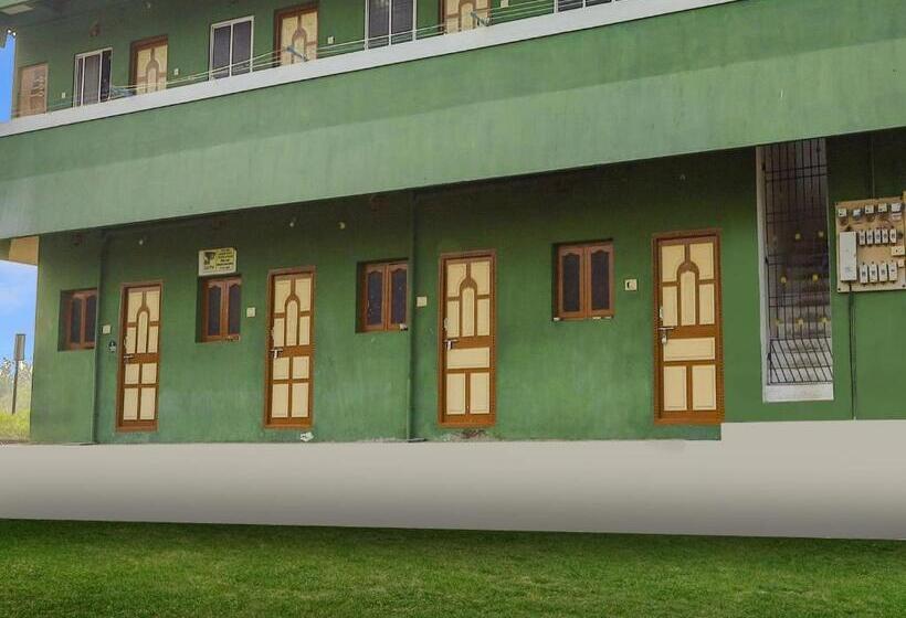 فندق Spot On The Green Park