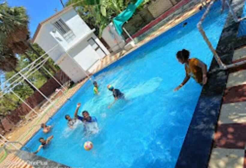 בית מלון כפרי Tom S Hideout Resorts,mumbai