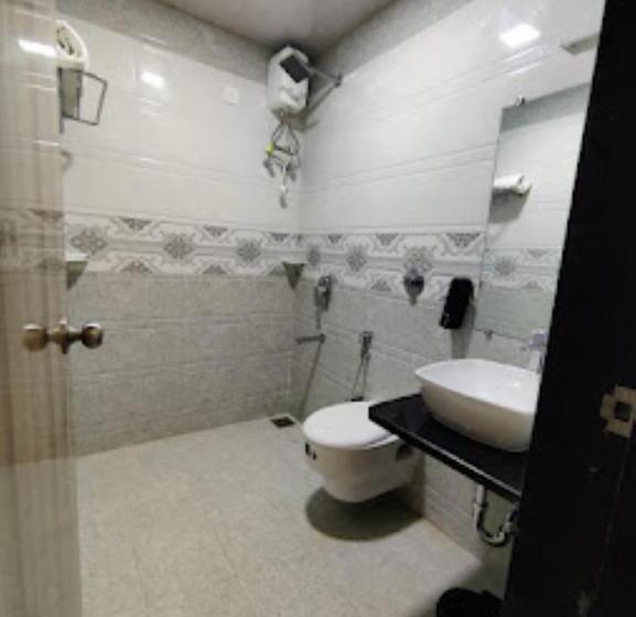 בית מלון כפרי Tom S Hideout Resorts,mumbai