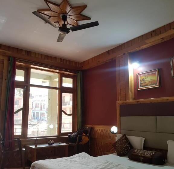 هتل Woodward Magique