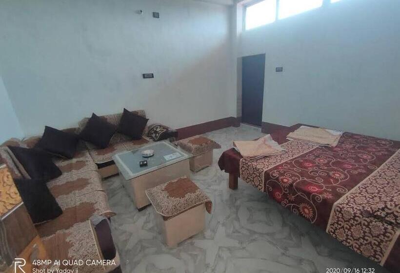 Отель Yadav Bhojnalaya