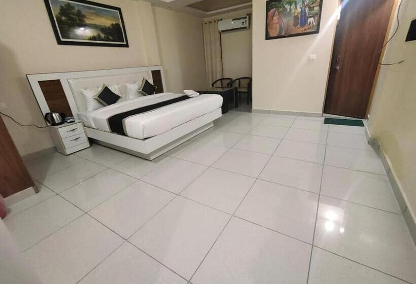 Khushi Hotel & Restaurant