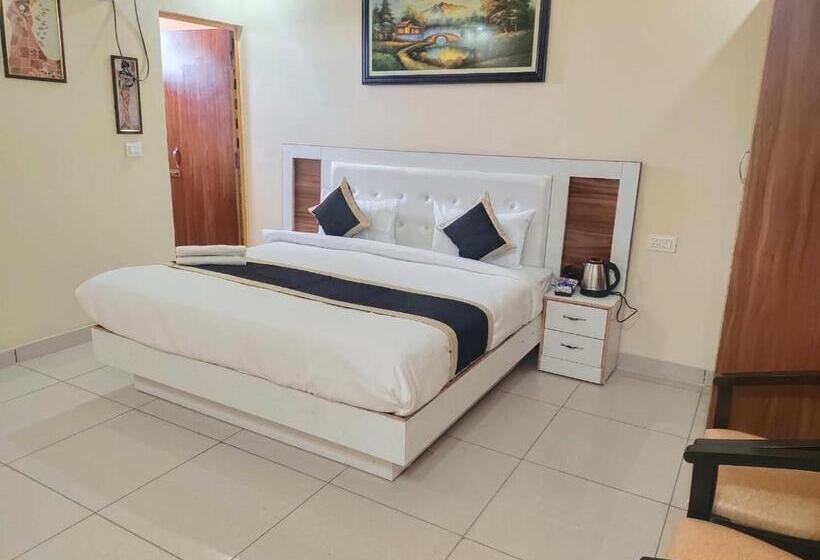 Khushi Hotel & Restaurant