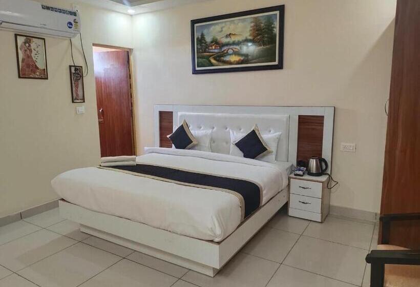 Khushi Hotel & Restaurant