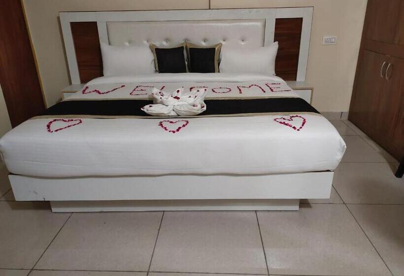 Khushi Hotel & Restaurant