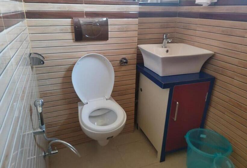 Khushi Hotel & Restaurant