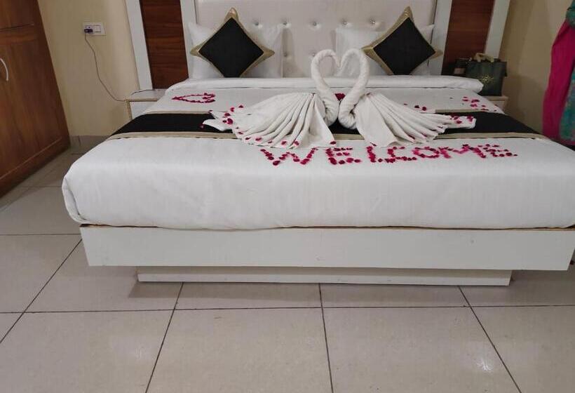 Khushi Hotel & Restaurant