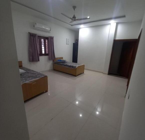 Mmr Luxurious Girls Pg & Hostel