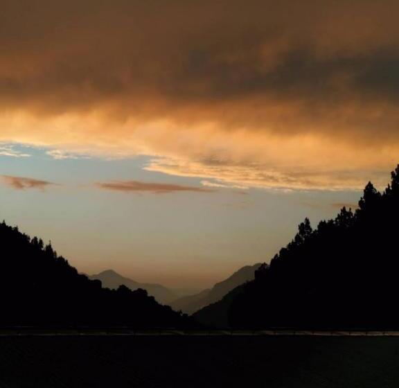 Mojo Cafe And Hostel