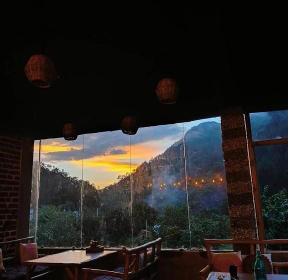 Mojo Cafe And Hostel