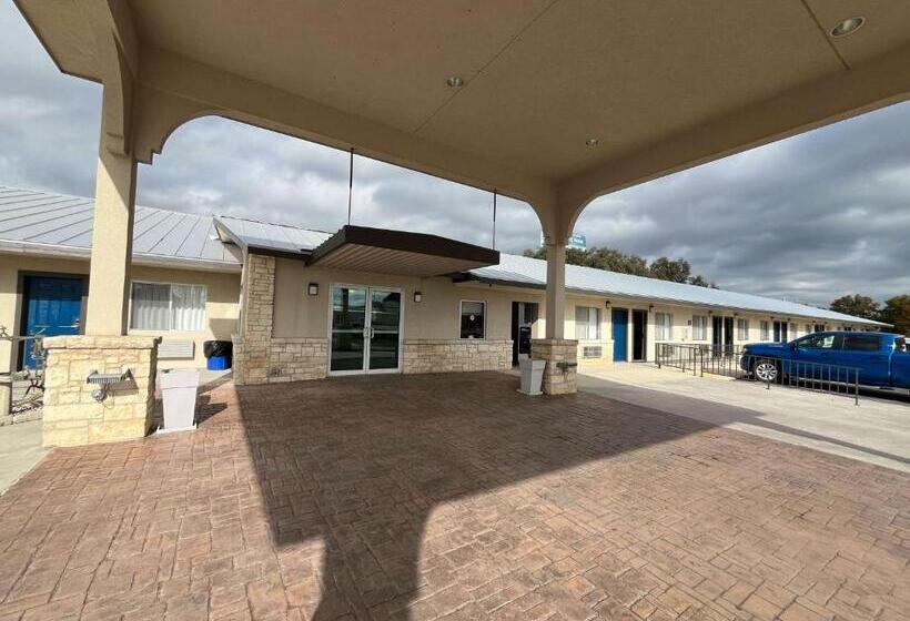 Motel 6 Junction, Tx Llano River