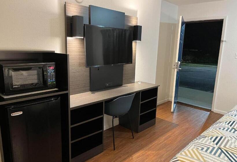 Motel 6 Junction, Tx Llano River