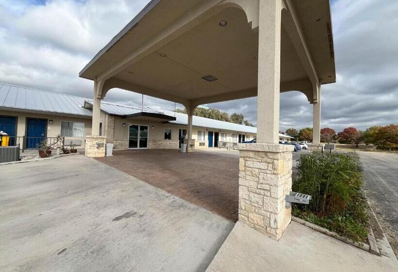 Motel 6 Junction, Tx Llano River