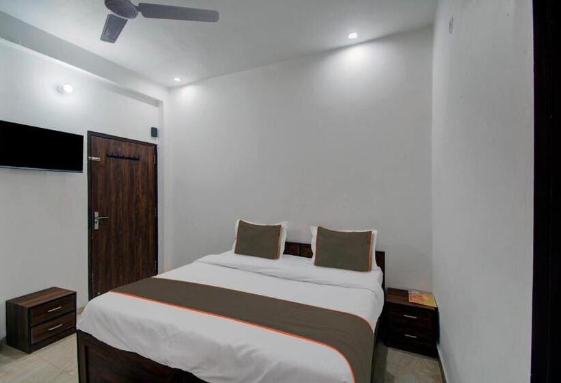 Oyo 82094 Hotel Saras Inn