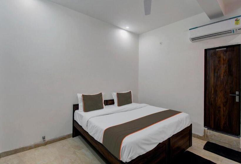 Oyo 82094 Hotel Saras Inn