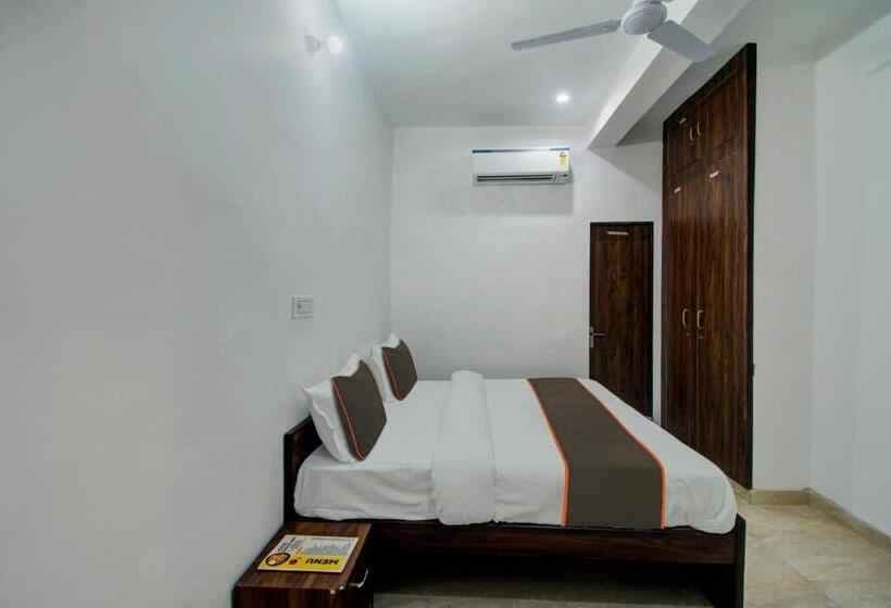 Oyo 82094 Hotel Saras Inn