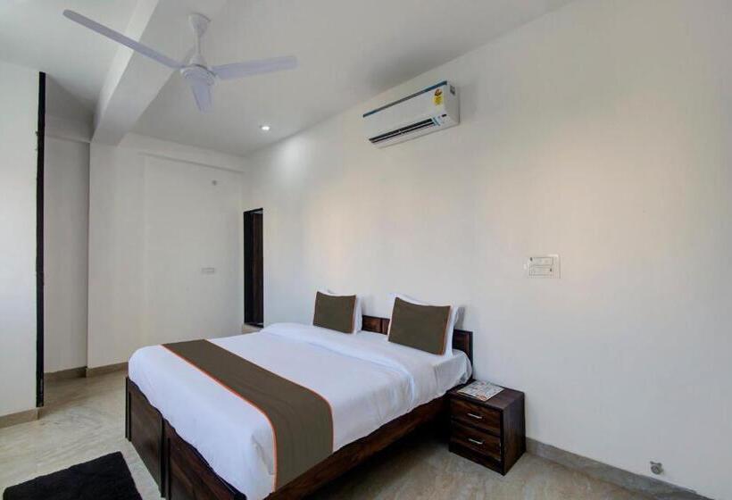 Oyo 82094 Hotel Saras Inn