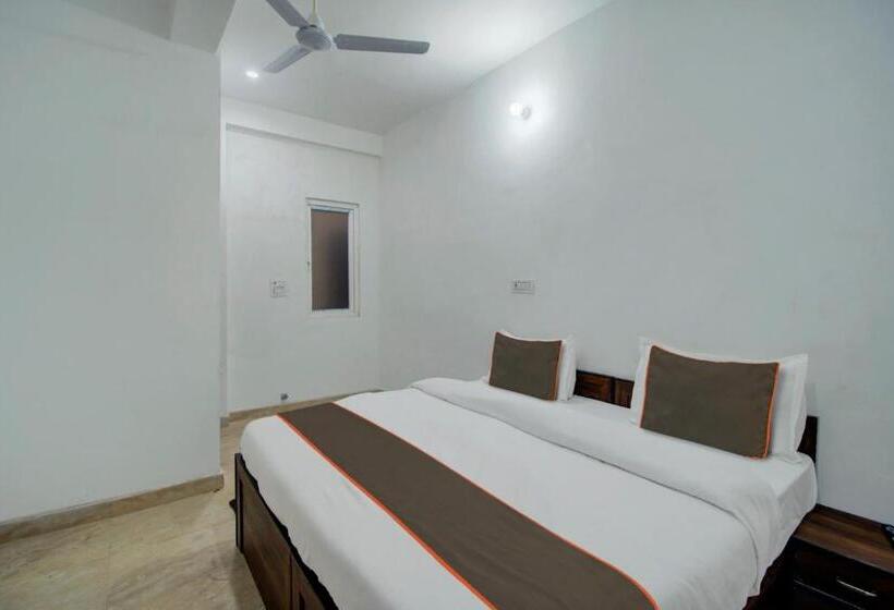 Oyo 82094 Hotel Saras Inn