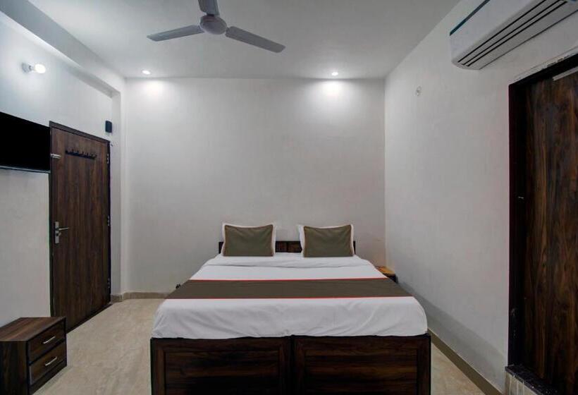 Oyo 82094 Hotel Saras Inn