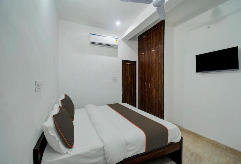 Oyo 82094 Hotel Saras Inn