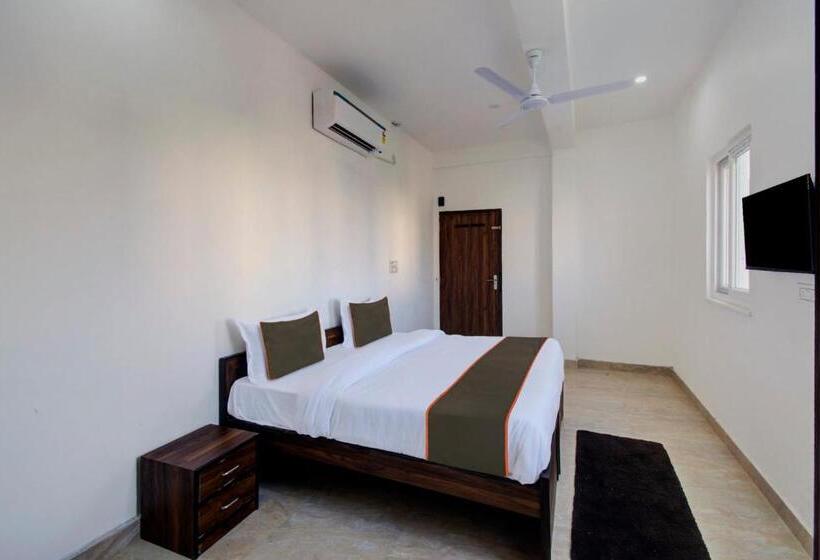 Oyo 82094 Hotel Saras Inn